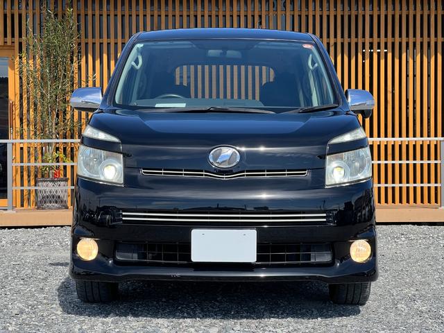 ヴォクシー ＺＳ　煌ＩＩ　ＥＴＣ　バックカメラ　両側電動スライドドア　フリップダウンモニタ　パドルシフト　ルームライトＬＥＤ　プッシュスタート　スマートキー　ステアリモコン　デュアルエアコン　オートエアコン　オートライト（12枚目）