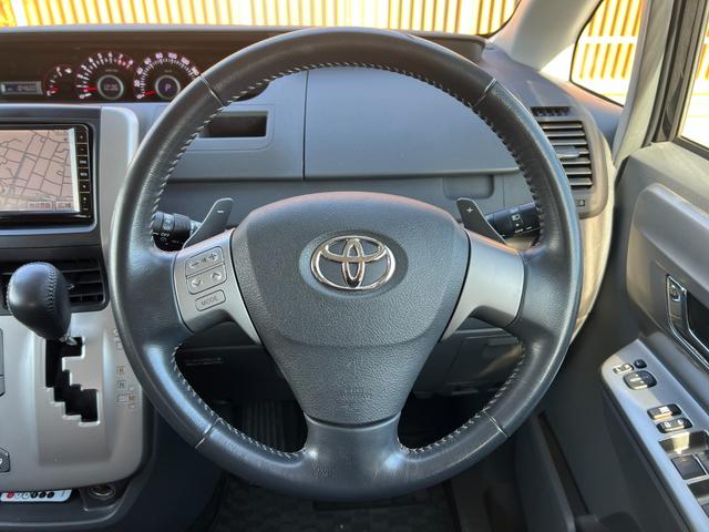 ヴォクシー ＺＳ　煌ＩＩ　ＥＴＣ　バックカメラ　両側電動スライドドア　フリップダウンモニタ　パドルシフト　ルームライトＬＥＤ　プッシュスタート　スマートキー　ステアリモコン　デュアルエアコン　オートエアコン　オートライト（18枚目）