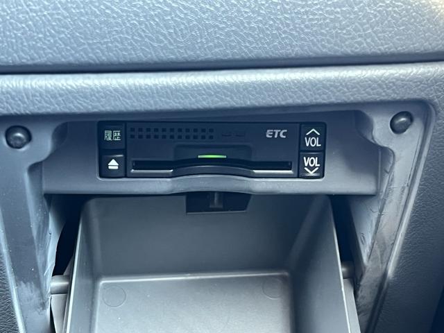 ヴォクシー ＺＳ　煌ＩＩ　ＥＴＣ　バックカメラ　両側電動スライドドア　フリップダウンモニタ　パドルシフト　ルームライトＬＥＤ　プッシュスタート　スマートキー　ステアリモコン　デュアルエアコン　オートエアコン　オートライト（24枚目）