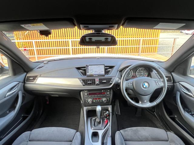 X1 sDrive 18i Mスポーツパッケージ ドラレコ ETC バックカメラ MTモード 純正18インチアルミホイール プッシュスタート スマートキー デュアルエアコン オートエアコン オートライト オートワイパー HIDヘッドライト 取扱説明書(4枚目)