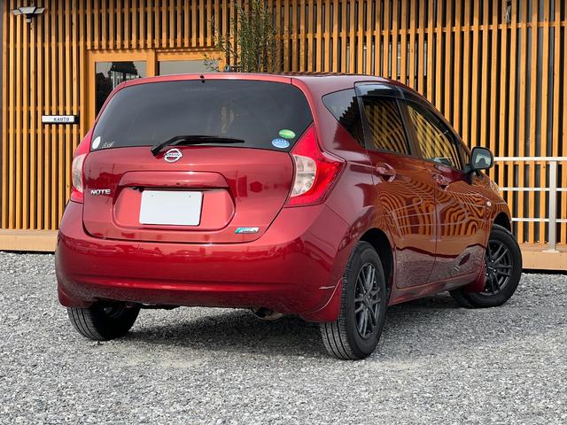 ノート Ｘ　ＤＩＧ－Ｓ　ＥＴＣ　バックカメラ　社外１４インチアルミホイール　プッシュスタート　スマートキー　オートエアコン　レベライザー４段階　スペアタイヤ　取扱説明書　電動格納ミラー（10枚目）