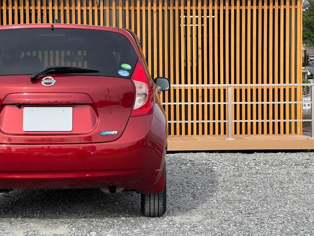 ノート Ｘ　ＤＩＧ－Ｓ　ＥＴＣ　バックカメラ　社外１４インチアルミホイール　プッシュスタート　スマートキー　オートエアコン　レベライザー４段階　スペアタイヤ　取扱説明書　電動格納ミラー（14枚目）