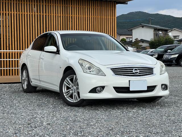 スカイライン ２５０ＧＴ　タイプＶ　Ｂｌｕｅｔｏｏｔｈ　ドラレコ　ＥＴＣ　バックカメラ　ＭＴモード　純正１７インチＡＷ　プッシュスタート　スマートキー　ステアリモコン　電動シート　デュアルエアコン　サイドカメラ　オートエアコン・ライト（2枚目）