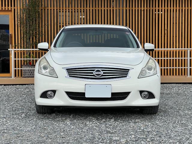 スカイライン ２５０ＧＴ　タイプＶ　Ｂｌｕｅｔｏｏｔｈ　ドラレコ　ＥＴＣ　バックカメラ　ＭＴモード　純正１７インチＡＷ　プッシュスタート　スマートキー　ステアリモコン　電動シート　デュアルエアコン　サイドカメラ　オートエアコン・ライト（5枚目）