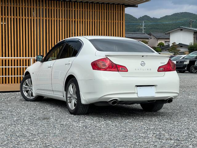 スカイライン ２５０ＧＴ　タイプＶ　Ｂｌｕｅｔｏｏｔｈ　ドラレコ　ＥＴＣ　バックカメラ　ＭＴモード　純正１７インチＡＷ　プッシュスタート　スマートキー　ステアリモコン　電動シート　デュアルエアコン　サイドカメラ　オートエアコン・ライト（8枚目）