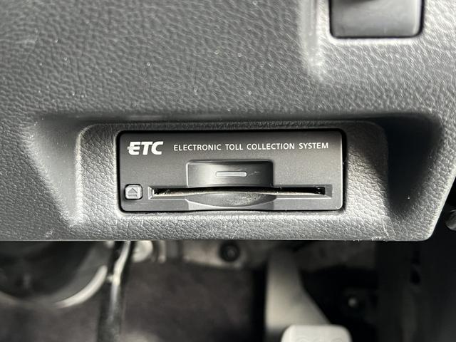 スカイライン ２５０ＧＴ　タイプＶ　Ｂｌｕｅｔｏｏｔｈ　ドラレコ　ＥＴＣ　バックカメラ　ＭＴモード　純正１７インチＡＷ　プッシュスタート　スマートキー　ステアリモコン　電動シート　デュアルエアコン　サイドカメラ　オートエアコン・ライト（18枚目）