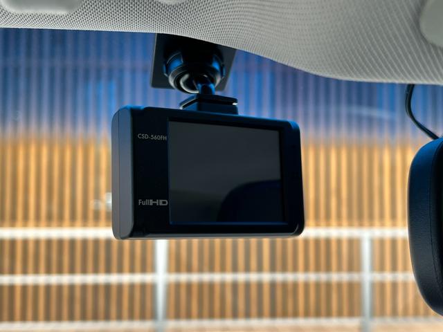 スカイライン ２５０ＧＴ　タイプＶ　Ｂｌｕｅｔｏｏｔｈ　ドラレコ　ＥＴＣ　バックカメラ　ＭＴモード　純正１７インチＡＷ　プッシュスタート　スマートキー　ステアリモコン　電動シート　デュアルエアコン　サイドカメラ　オートエアコン・ライト（19枚目）