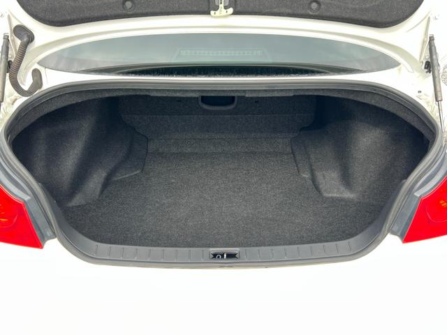 スカイライン ２５０ＧＴ　タイプＶ　Ｂｌｕｅｔｏｏｔｈ　ドラレコ　ＥＴＣ　バックカメラ　ＭＴモード　純正１７インチＡＷ　プッシュスタート　スマートキー　ステアリモコン　電動シート　デュアルエアコン　サイドカメラ　オートエアコン・ライト（22枚目）