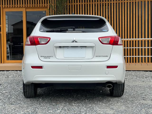 ギャランフォルティススポーツバック スポーツ バックカメラ MTモード パドルシフト 純正18インチアルミホイール キーレス ステアリモコン オートエアコン HIDヘッドライト 純正ナビ スペアキー 取扱説明書 フォグライト CD・DVD再生(9枚目)