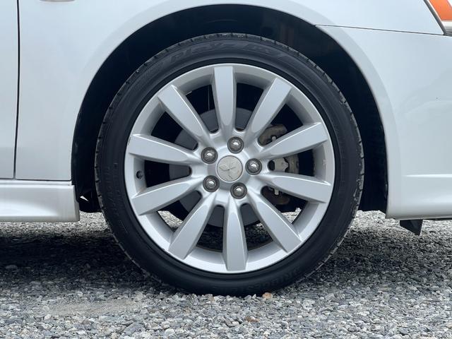 ギャランフォルティススポーツバック スポーツ バックカメラ MTモード パドルシフト 純正18インチアルミホイール キーレス ステアリモコン オートエアコン HIDヘッドライト 純正ナビ スペアキー 取扱説明書 フォグライト CD・DVD再生(16枚目)