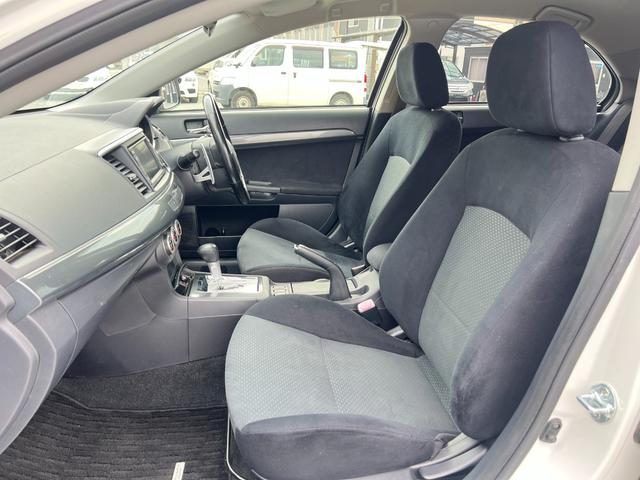 ギャランフォルティススポーツバック スポーツ バックカメラ MTモード パドルシフト 純正18インチアルミホイール キーレス ステアリモコン オートエアコン HIDヘッドライト 純正ナビ スペアキー 取扱説明書 フォグライト CD・DVD再生(21枚目)