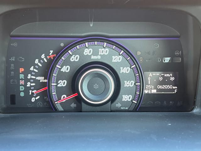 ステップワゴンスパーダ Z クールスピリット ETC バックカメラ クルーズコントロール 純正17インチアルミホイール 両側電動スライドドア スマートキー ハーフレザー オートライト オートエアコン TV HIDヘッドライト フロントフォグ(20枚目)