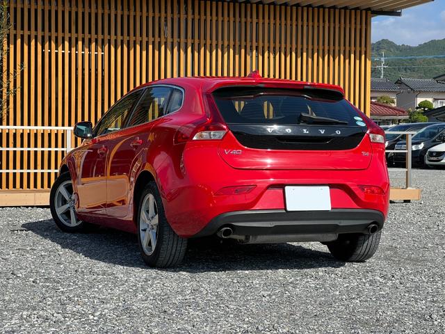 Ｖ４０ Ｔ４　Ｂｌｕｅｔｏｏｔｈ　ＥＴＣ　クルーズコントロール　純正１６インチアルミホイール　スマートキー　プッシュスタート　オートライト　オートエアコン　コーナーセンサー　ウインカーミラー　電動格納ドアミラー（8枚目）