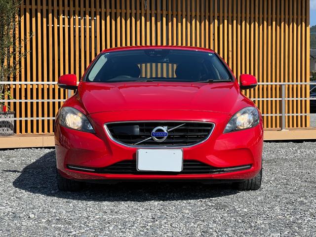 Ｖ４０ Ｔ４　Ｂｌｕｅｔｏｏｔｈ　ＥＴＣ　クルーズコントロール　純正１６インチアルミホイール　スマートキー　プッシュスタート　オートライト　オートエアコン　コーナーセンサー　ウインカーミラー　電動格納ドアミラー（12枚目）