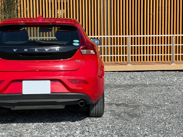 Ｖ４０ Ｔ４　Ｂｌｕｅｔｏｏｔｈ　ＥＴＣ　クルーズコントロール　純正１６インチアルミホイール　スマートキー　プッシュスタート　オートライト　オートエアコン　コーナーセンサー　ウインカーミラー　電動格納ドアミラー（15枚目）