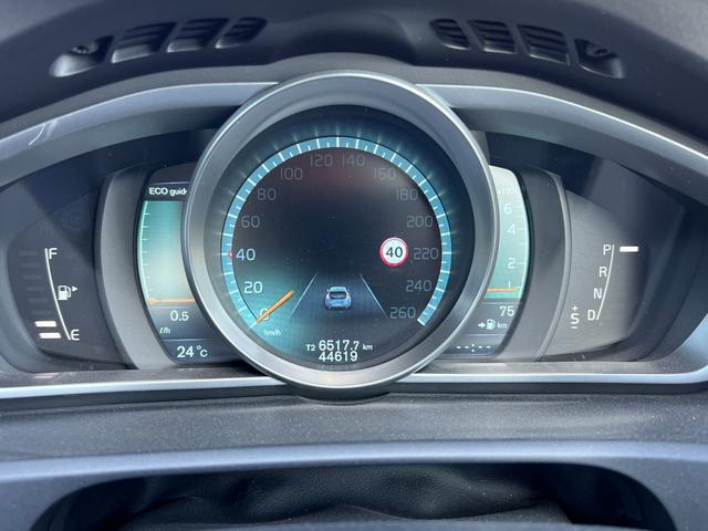 Ｖ４０ Ｔ４　Ｂｌｕｅｔｏｏｔｈ　ＥＴＣ　クルーズコントロール　純正１６インチアルミホイール　スマートキー　プッシュスタート　オートライト　オートエアコン　コーナーセンサー　ウインカーミラー　電動格納ドアミラー（18枚目）