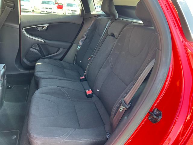 Ｖ４０ Ｔ４　Ｂｌｕｅｔｏｏｔｈ　ＥＴＣ　クルーズコントロール　純正１６インチアルミホイール　スマートキー　プッシュスタート　オートライト　オートエアコン　コーナーセンサー　ウインカーミラー　電動格納ドアミラー（22枚目）