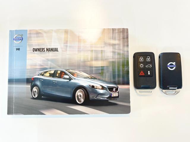 Ｖ４０ Ｔ４　Ｂｌｕｅｔｏｏｔｈ　ＥＴＣ　クルーズコントロール　純正１６インチアルミホイール　スマートキー　プッシュスタート　オートライト　オートエアコン　コーナーセンサー　ウインカーミラー　電動格納ドアミラー（26枚目）