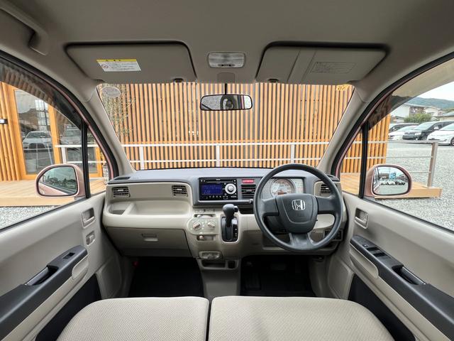 洗練されたインパネデザインが魅力！質感の高い素材と使いやすさを兼ね備えたインパネは、乗るたびに気分が高まる上質な空間を演出。見た目だけでなく操作性にも優れており、ドライバーも同乗者も快適に過ごせます。