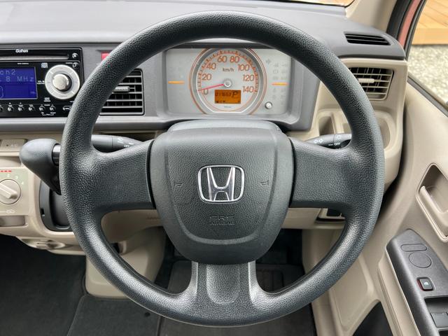 運転席周りは操作性に優れたレイアウトとなっており、飽きのこないデザインで運転手を選びません。初めてのお車をお選びの方や、運転になれていない方にもおすすめです。ぜひお試しください。