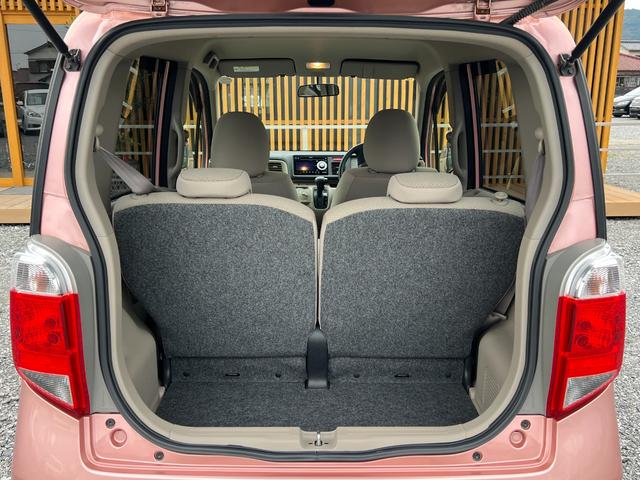 ゆとりあるラゲッジスペースで荷物もラクラク積載！日常の買い物から旅行やレジャーまで、さまざまなシーンで活躍するゆとりの荷室スペース。開口部も広く、荷物の出し入れもスムーズです。