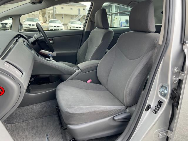 プリウス S ドライブレコーダー Bluetooth ETC バックカメラ 社外15インチアルミホイール ハイブリッド プッシュスタート スマートキー ステアリモコン オートエアコン オートライト(25枚目)