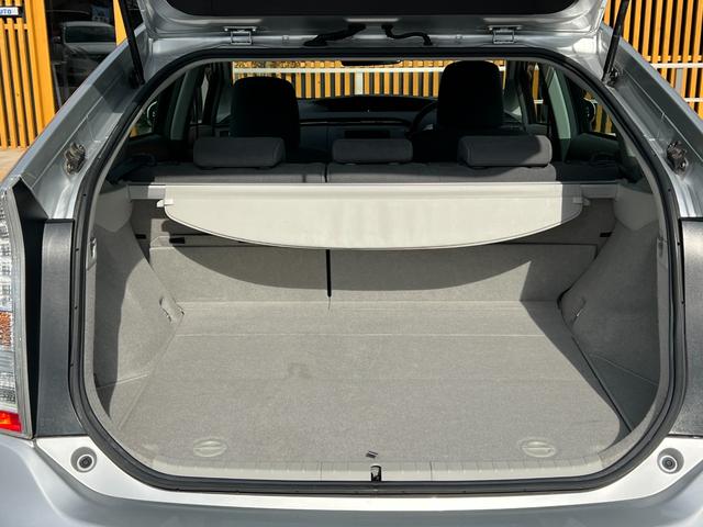 プリウス S ドライブレコーダー Bluetooth ETC バックカメラ 社外15インチアルミホイール ハイブリッド プッシュスタート スマートキー ステアリモコン オートエアコン オートライト(27枚目)