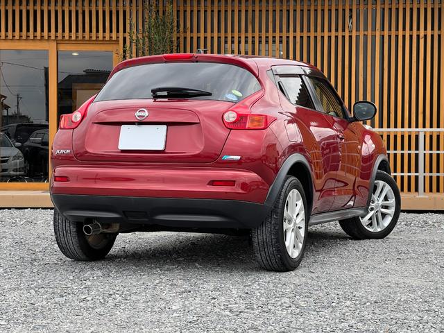 ジューク 15RX タイプV Bluetooth ETC バックカメラ プッシュスタート 純正17インチアルミホイール スマートキー オートエアコン オートライト 純正ナビ レベライザー4段階 取扱説明書 スペアタイヤ(10枚目)