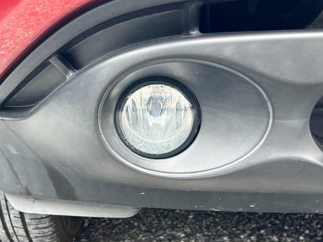 ジューク 15RX タイプV Bluetooth ETC バックカメラ プッシュスタート 純正17インチアルミホイール スマートキー オートエアコン オートライト 純正ナビ レベライザー4段階 取扱説明書 スペアタイヤ(14枚目)