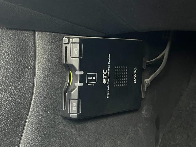 ジューク 15RX タイプV Bluetooth ETC バックカメラ プッシュスタート 純正17インチアルミホイール スマートキー オートエアコン オートライト 純正ナビ レベライザー4段階 取扱説明書 スペアタイヤ(22枚目)