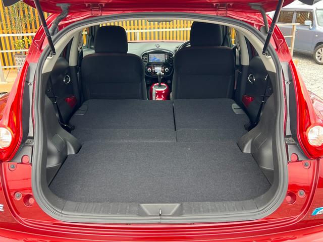 ジューク 15RX タイプV Bluetooth ETC バックカメラ プッシュスタート 純正17インチアルミホイール スマートキー オートエアコン オートライト 純正ナビ レベライザー4段階 取扱説明書 スペアタイヤ(26枚目)