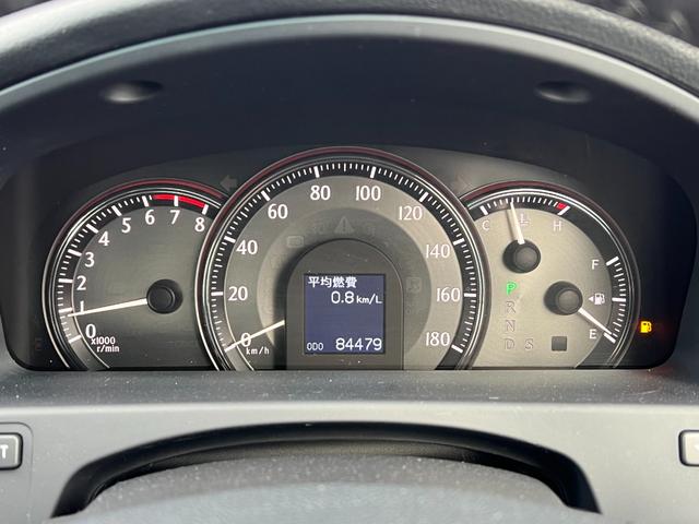 現在の走行距離は、掲載のメーター写真のとおりです。実際の車両に表示されている距離を撮影したもので、正確な走行距離の確認材料としてご覧いただけます。ご不明な点があればお気軽にお問い合わせください。