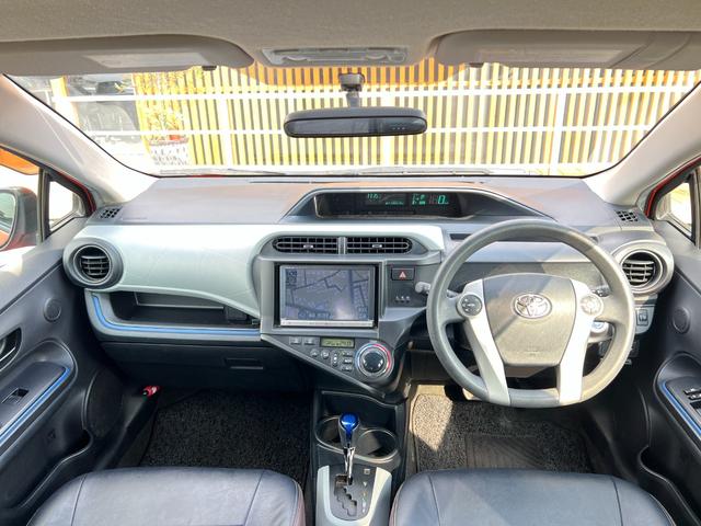 アクア S Bluetooth ETC バックカメラ プッシュスタート スマートキー ステアリモコン オートエアコン オートライト シートヒーター レベライザー6段階 HIDヘッドライト 純正ナビ(4枚目)