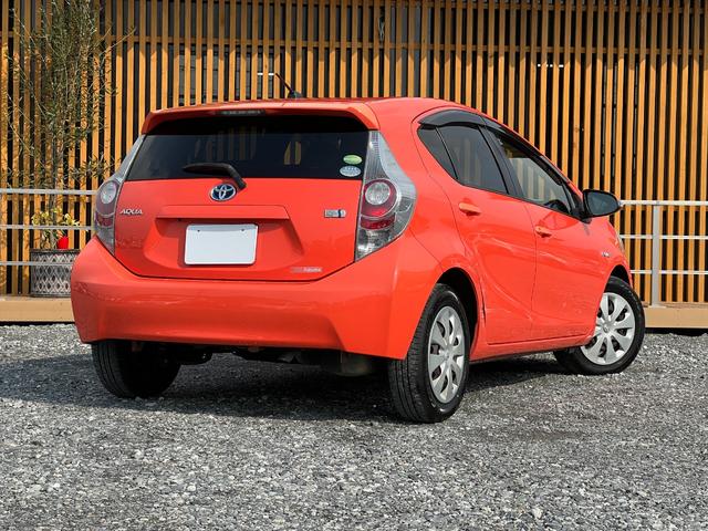 アクア S Bluetooth ETC バックカメラ プッシュスタート スマートキー ステアリモコン オートエアコン オートライト シートヒーター レベライザー6段階 HIDヘッドライト 純正ナビ(10枚目)