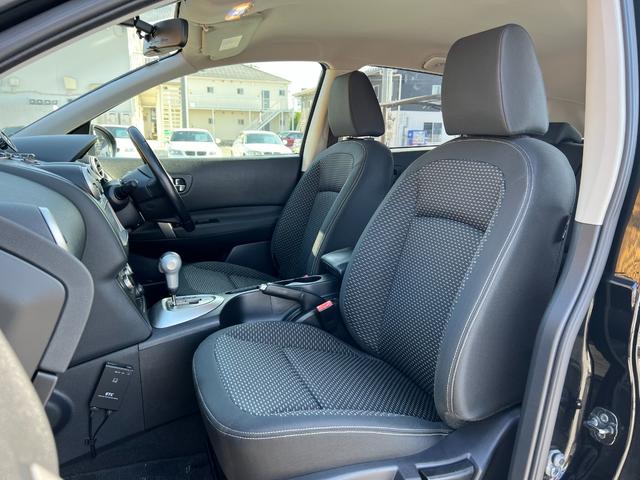 室内はご展示前とご納車前の２回に渡ってクリーニングを実施。長年使用された中古車と言えども、室内空間の快適性に妥協は致しません。新たにお乗りいただく方に気持ちよくご使用いただけるよう心がけております。