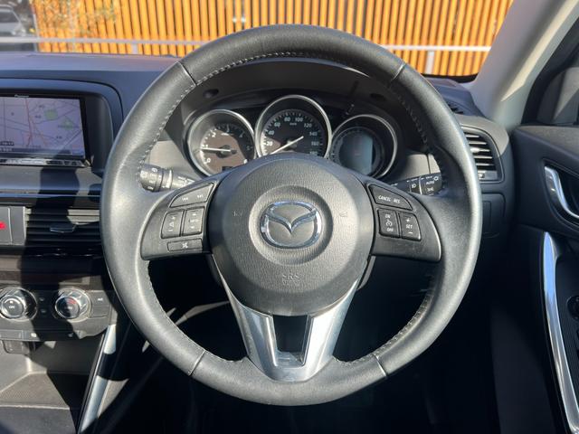 �N���[�Y�R���g���[���́A�������H�ȂǂŐݒ肵�����x�������ňێ����Ă����@�\�ł��B�A�N�Z���𓥂ݑ�����K�v���Ȃ����߁A�������^�]���̔�J���y���B��葬�x�ł̑��s���\�ɂȂ邱�ƂŁA�R������サ�܂��B