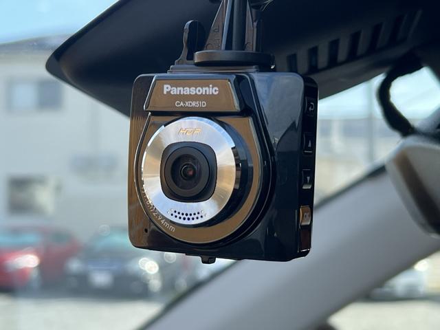 �O���̉f�����펞�^�悵�A������̎��̂�g���u���̍ۂɏ؋��Ƃ��Ċ��p�ł���h���C�u���R�[�_�[�𑕔��B�d��Ȑl�g���̂��畨�����̂ȂǁA�������g���s���ɂȂ�Ȃ����߂Ɍ������Ȃ��A�C�e���ł��B