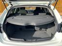 トノカバーで荷室をスマートに隠せる!荷物を外から見えないように覆えるトノカバーを装備。防犯対策はもちろん、室内の見た目もスッキリと保てます。高さのある荷物を積むときや使わないときは簡単に収納できます。