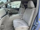 室内はご展示前とご納車前の2回に渡ってクリーニングを実施。長年使用された中古車と言えども、室内空間の快適性に妥協は致しません。新たにお乗りいただく方に気持ちよくご使用いただけるよう心がけております。
