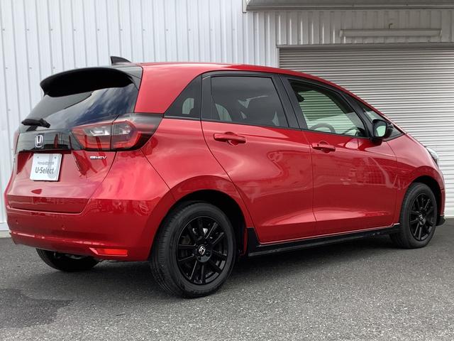 フィット ｅ：ＨＥＶホームブラックスタイル　当社デモカー（5枚目）