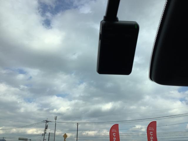 フィット ｅ：ＨＥＶホームブラックスタイル　当社デモカー（17枚目）