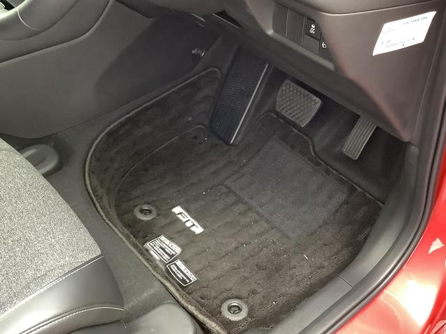 フィット ｅ：ＨＥＶホームブラックスタイル　当社デモカー（21枚目）