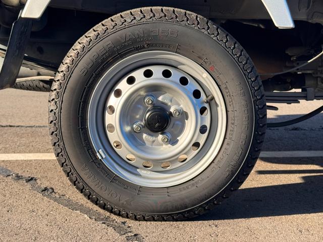 キャリイトラック ＫＣエアコン・パワステ　純正ラジオ・４ＷＤ・オートマ・エアコン・パワステ・スペアキー・ヘッドライトレベライザー・シガーソケット・三方開（19枚目）