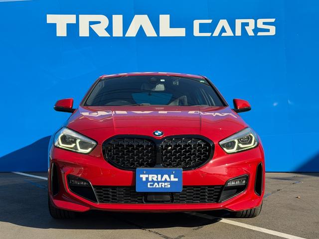 1シリーズ 118d Mスポーツ エディションジョイ+ 純正ナビ・Bluetooth・バックモニター・ETC・レザーシート・パワーシート・メモリーシート・コーナーセンサー・衝突軽減ブレーキ・Mスポーツキャリバー・ワイヤレス充電・ドラレコ・LEDヘッドライト(2枚目)