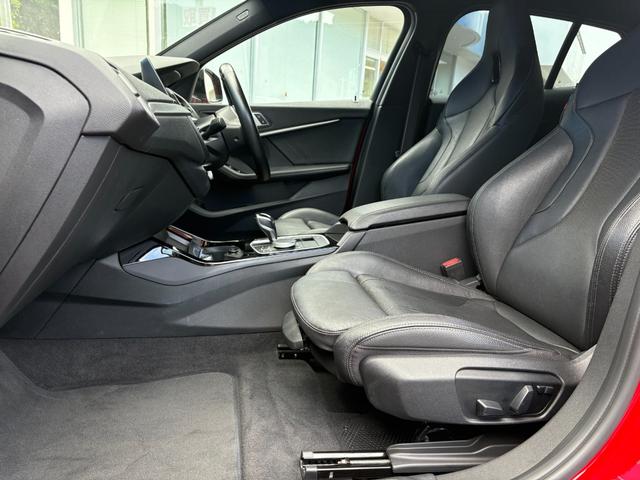 1シリーズ 118d Mスポーツ エディションジョイ+ 純正ナビ・Bluetooth・バックモニター・ETC・レザーシート・パワーシート・メモリーシート・コーナーセンサー・衝突軽減ブレーキ・Mスポーツキャリバー・ワイヤレス充電・ドラレコ・LEDヘッドライト(14枚目)