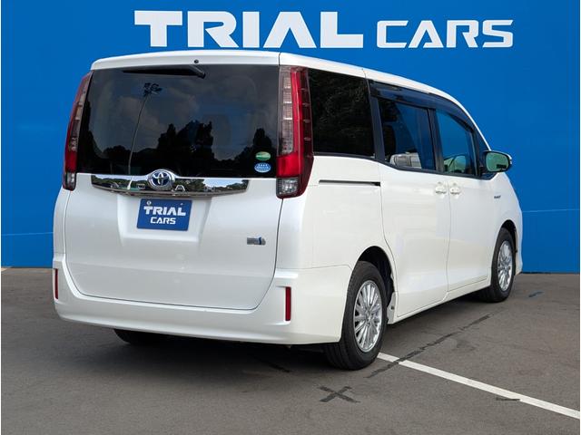 ノア ハイブリッドG 純正7インチナビ・フルセグ・Bluetooth・DVD再生・バックモニター・シートヒーター・両側電動スライドドア・置くだけ充電・クルーズコントロール・ETC・ドライブレコーダー(9枚目)