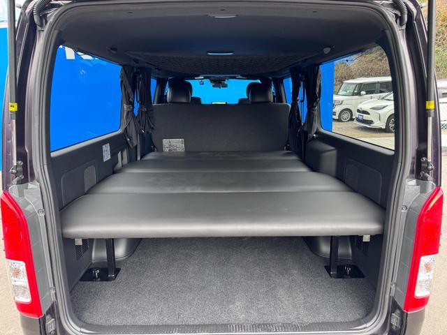 ハイエースバン スーパーＧＬ　ダークプライムＩＩ　社外９インチナビ・フルセグ・Ｂｌｕｅｔｏｏｔｈ・ＤＶＤ再生・バックモニター・両側電動スライドドア・トヨタセーフティー・ハーフレザーシート・ドライブレコーダー・ＥＴＣ２．０・ベッドキット・禁煙車（16枚目）