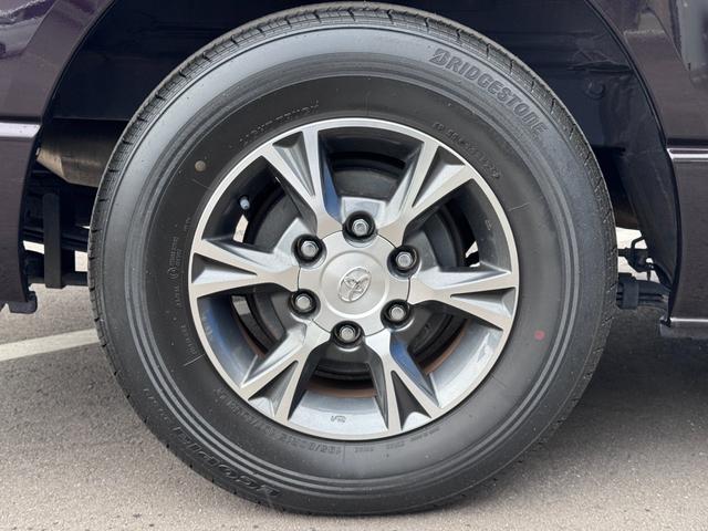 ハイエースバン スーパーＧＬ　ダークプライムＩＩ　社外９インチナビ・フルセグ・Ｂｌｕｅｔｏｏｔｈ・ＤＶＤ再生・バックモニター・両側電動スライドドア・トヨタセーフティー・ハーフレザーシート・ドライブレコーダー・ＥＴＣ２．０・ベッドキット・禁煙車（30枚目）