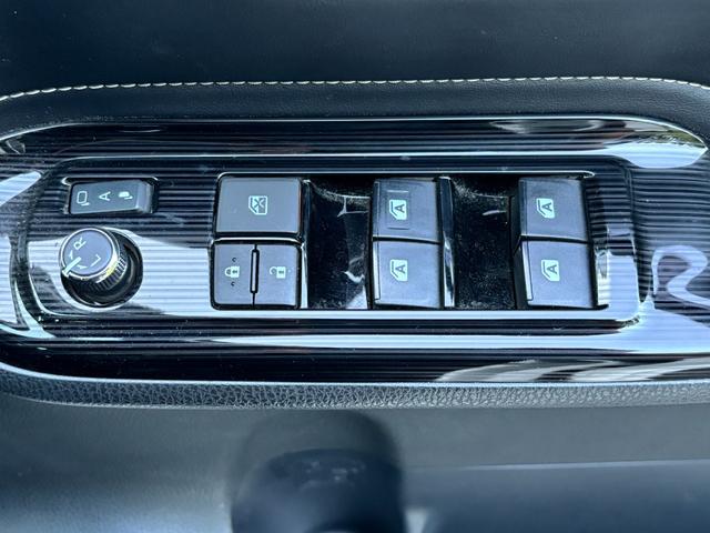 エスクァイア Ｇｉ　プレミアムパッケージ　ブラックテーラード　盗難防止システム　スマキー　エアロ　ＬＥＤライト　キーフリー　オートクルーズコントロール　ドライブレコーダー　禁煙　シートヒーター　ナビＴＶ　ＥＴＣ（30枚目）