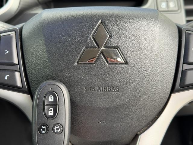 ステアリングリモコン付で運転時にも楽々操作♪